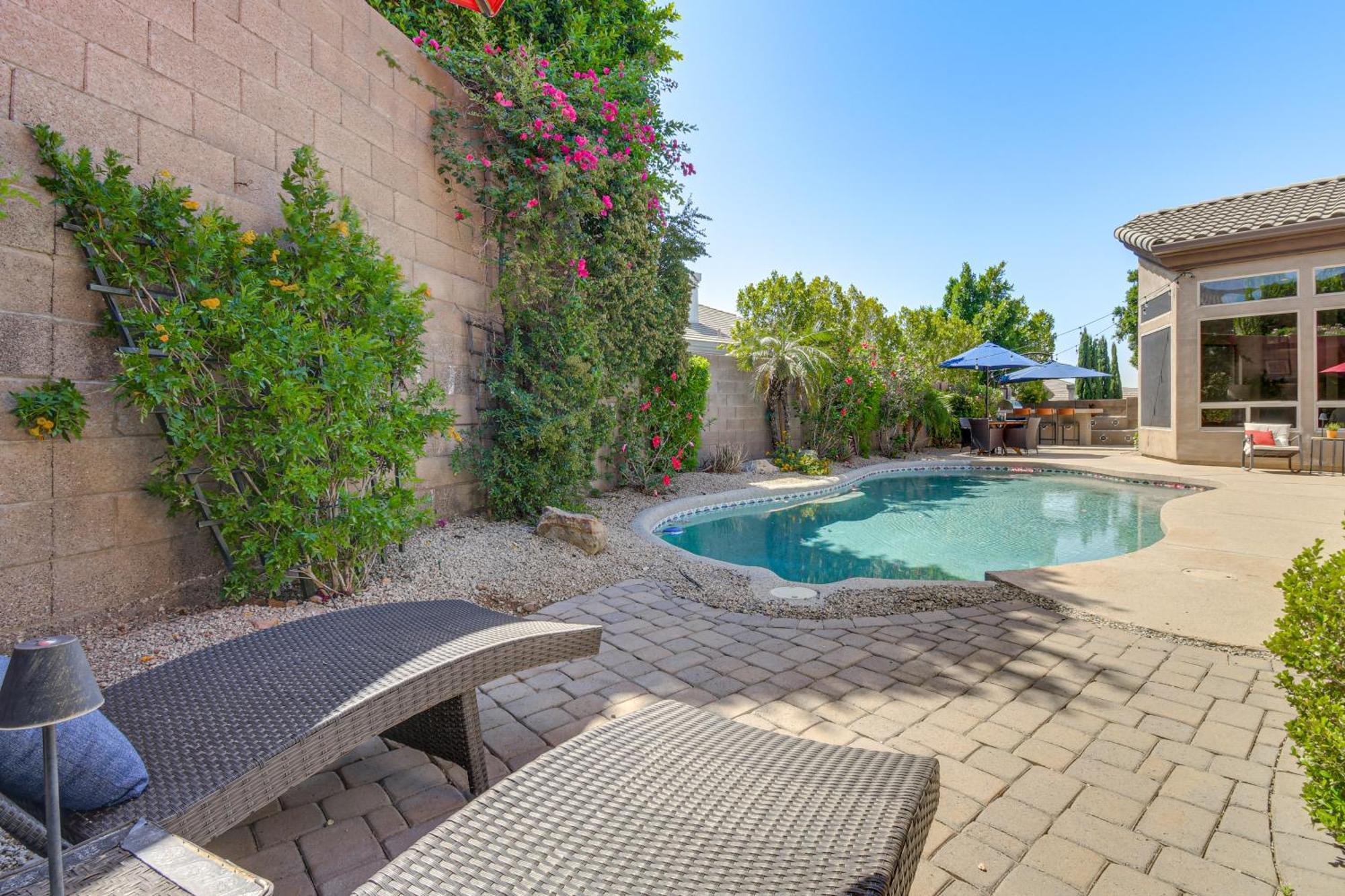 Covered Patio And Amenities Holiday home
